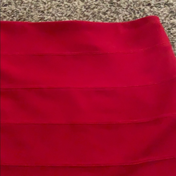Red mini skirt - Picture 2 of 3